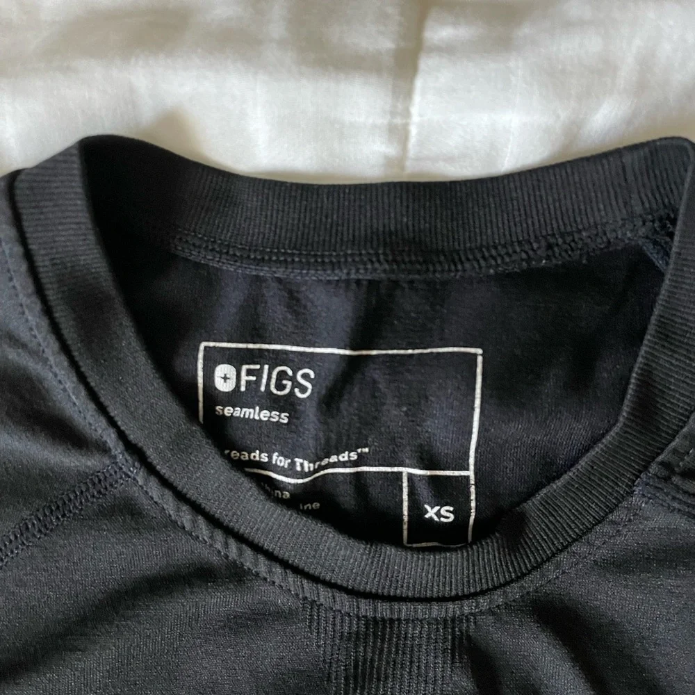 Figs Women's Long Sleeve Tee in Black - Picture 6 of 8